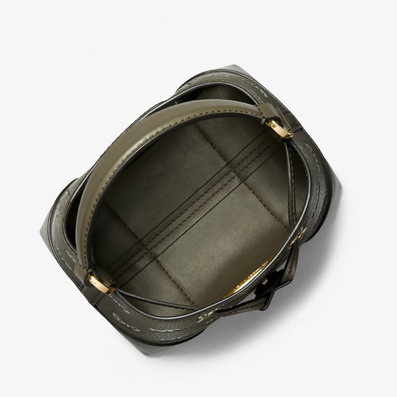 MICHAEL KORS
Mercer Small Logo Embossed Leather Bucket Bag
COLOR OLIVE
NWT - Picture 6 of 16